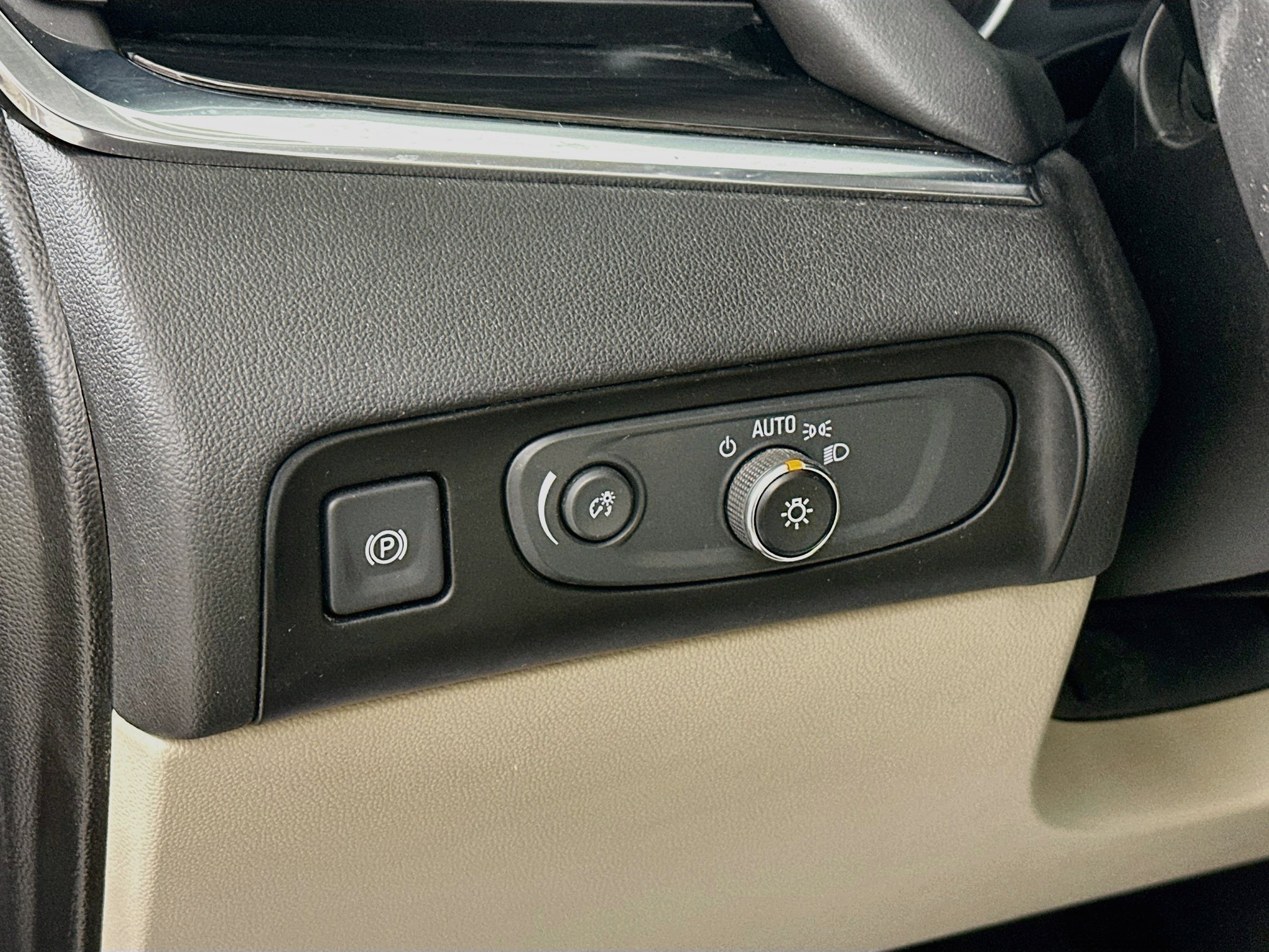 Used 2019 Buick Enclave Essence AWD/4WD image 10