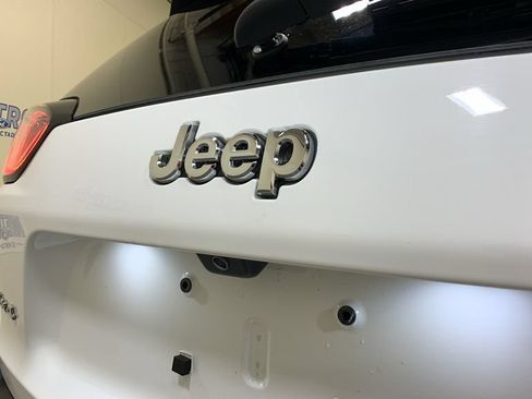 Used 2021 Jeep Cherokee Latitude Lux w/ Comfort/Convenience Group AWD/4WD image 18