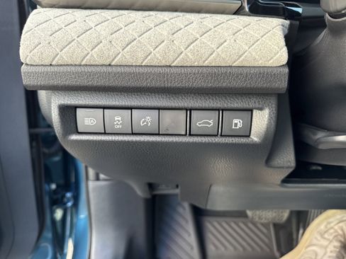 Used 2026 Toyota Camry XLE AWD/4WD image 18