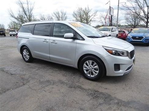 Used 2016 Kia Sedona LX w/ LX Convenience Package image 5