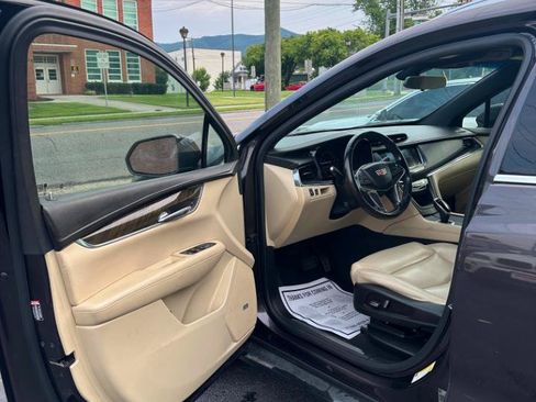 Used 2018 Cadillac XT5 FWD image 13