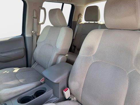 Used 2012 Nissan Frontier SV image 20