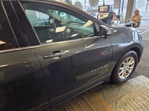 Used 2018 Chevrolet Equinox LT image 16