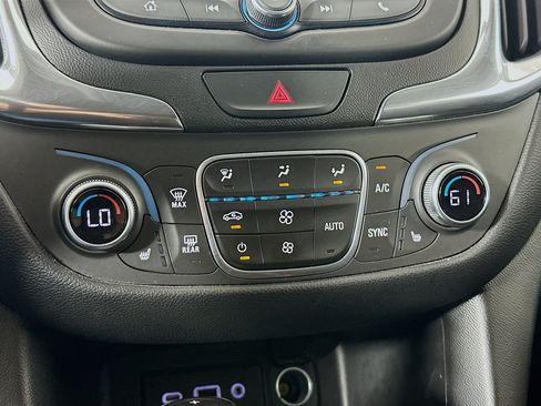 Used 2019 Chevrolet Equinox LT FWD image 23