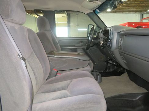 Used 2006 Chevrolet Silverado 2500 LT w/ Heavy-Duty Power Package AWD/4WD image 31
