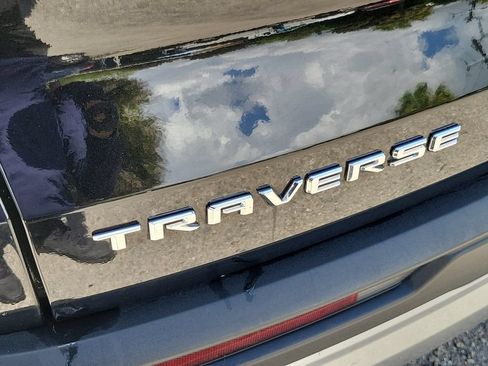 Used 2025 Chevrolet Traverse LT FWD image 13