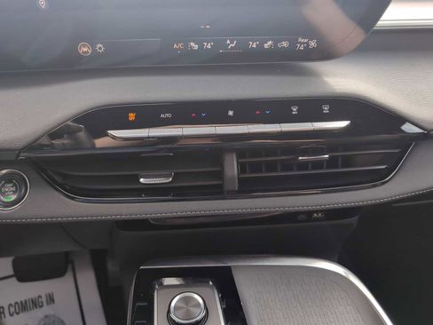 Used 2025 Buick Enclave Preferred AWD/4WD image 18