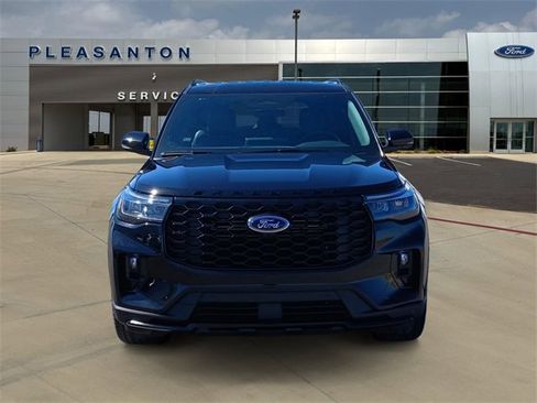 Used 2025 Ford Explorer ST-Line w/ ST-Line Street Pack image 8