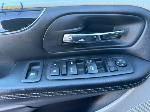 Used 2020 Dodge Grand Caravan SXT image 28