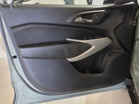 Used 2024 Chevrolet Trax RS FWD image 16