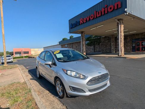 Used 2014 Ford Fiesta SE FWD image 1