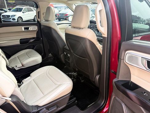 Used 2020 Ford Explorer Platinum w/ Premium Technology Package image 15