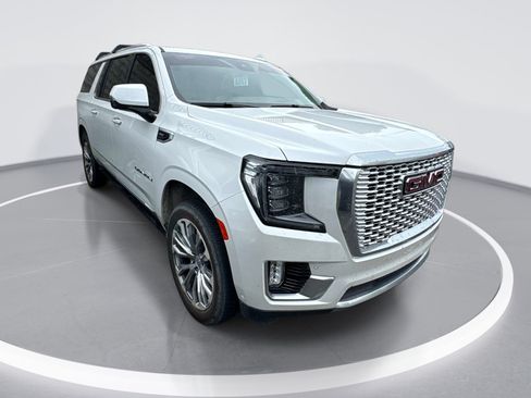 Used 2024 GMC Yukon XL Denali w/ Advanced Technology Package AWD/4WD image 2