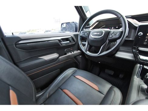 Used 2023 GMC Sierra 1500 AT4 w/ Technology Package AWD/4WD image 9