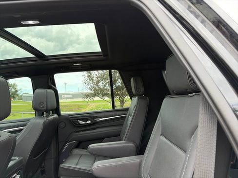 Used 2022 GMC Yukon Denali AWD/4WD image 9