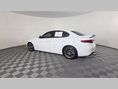 Used 2020 Alfa Romeo Giulia RWD image 44
