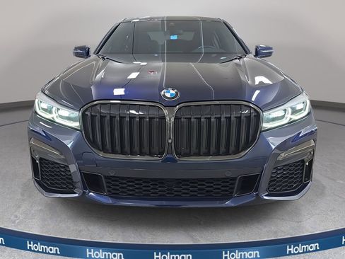 Used 2022 BMW 740i w/ M Sport Package image 3