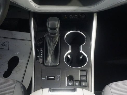 Used 2023 Toyota Highlander L image 30