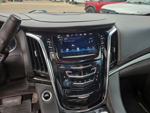 Used 2017 Cadillac Escalade Platinum AWD/4WD image 10