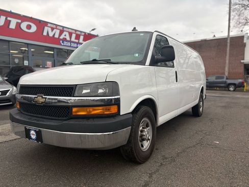 Used 2019 Chevrolet Express 3500 Extended w/ Driver Convenience Package RWD image 4