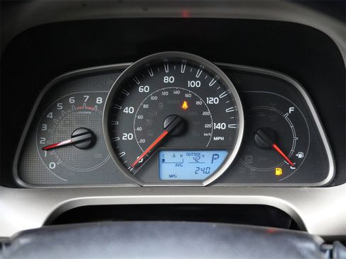 Used 2015 Toyota RAV4 LE image 17