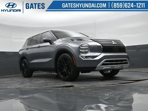 Used 2022 Mitsubishi Outlander SE AWD/4WD image 42