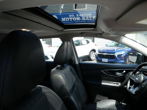 Used 2018 Nissan Rogue Sport SL w/ SL Premium Package AWD/4WD image 28