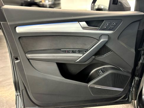 Used 2022 Audi Q5 e Prestige w/ Prestige Package image 21