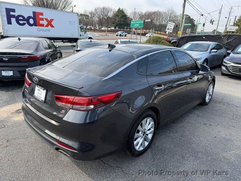 Used 2018 Kia Optima S w/ Panoramic Sunroof Package image 5