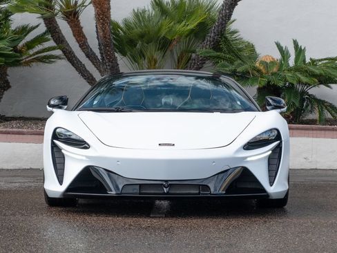 Used 2025 McLaren Artura Spider RWD image 2