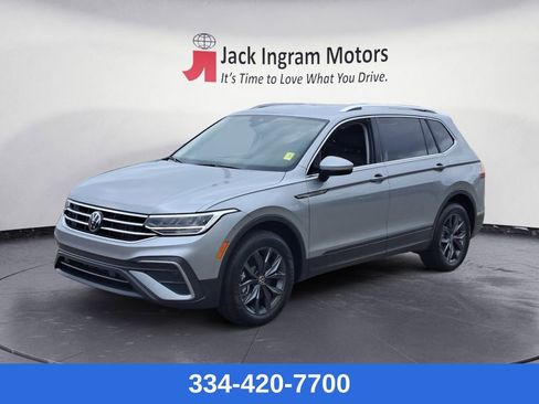 Used 2023 Volkswagen Tiguan SE image 1