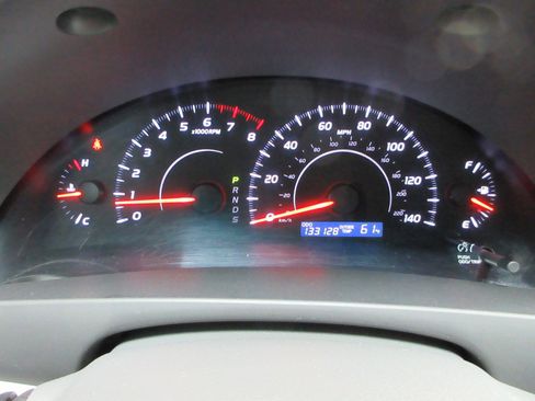 Used 2010 Toyota Camry LE FWD image 32
