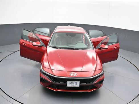 Certified 2024 Hyundai Elantra SE FWD image 45