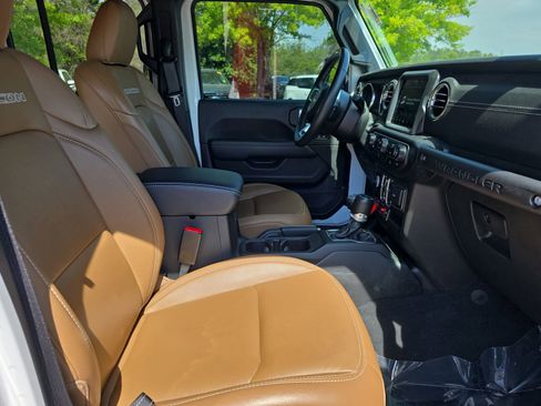 Used 2023 Jeep Wrangler Unlimited Rubicon 4xe w/ Cold Weather Group image 10