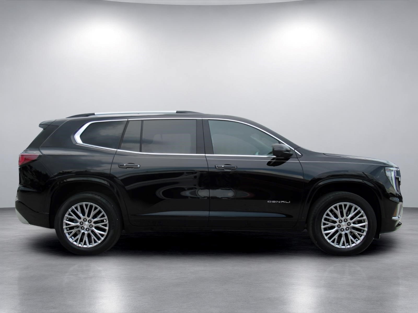 Used 2025 GMC Acadia Denali FWD image 2