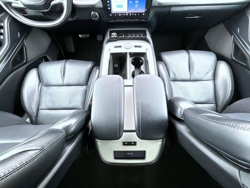 Used 2025 Lincoln Navigator Reserve AWD/4WD image 17