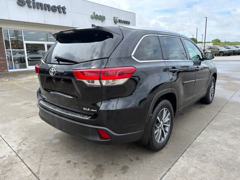 Used 2019 Toyota Highlander XLE AWD/4WD image 7