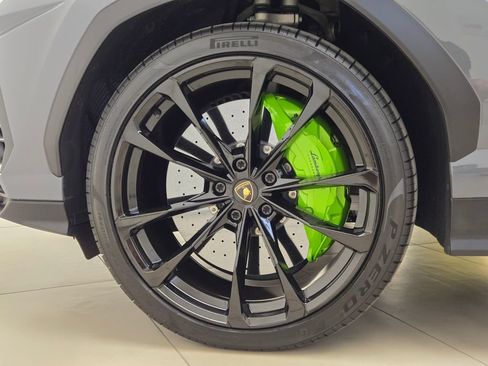 Used 2022 Lamborghini Urus AWD/4WD image 13