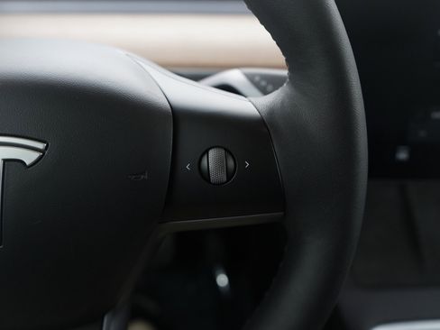 Used 2024 Tesla Model Y Long Range image 24