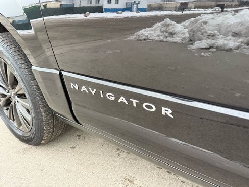 Used 2016 Lincoln Navigator Select image 9