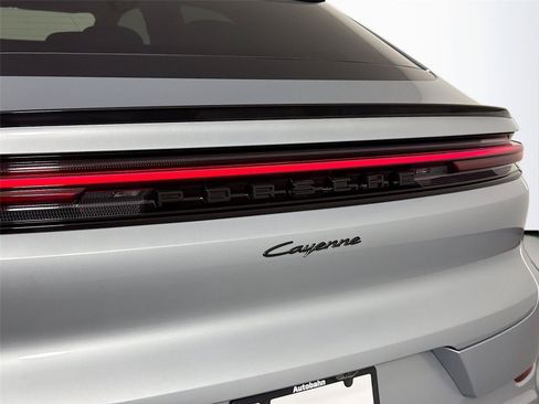 Used 2025 Porsche Cayenne Coupe AWD/4WD image 17