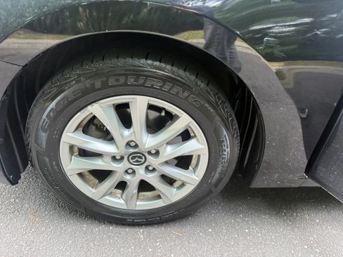 Used 2018 MAZDA MAZDA3 Sport w/ Preferred Equipment Package FWD image 23