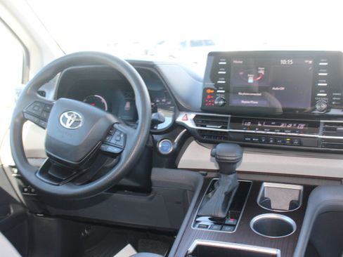 Certified 2024 Toyota Sienna LE AWD/4WD image 22
