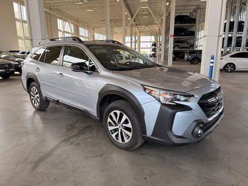 Used 2023 Subaru Outback Premium image 1