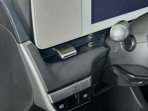 Used 2024 Hyundai Ioniq 5 Limited image 17