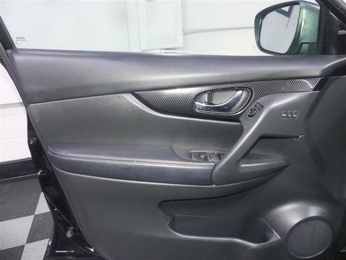 Used 2017 Nissan Rogue SL w/ SL HEV Premium Package AWD/4WD image 18