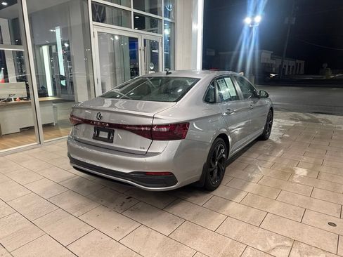Used 2026 Volkswagen Jetta SE w/ Black Wheel Package FWD image 3