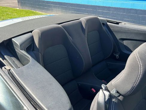 Used 2016 Ford Mustang Convertible RWD image 17