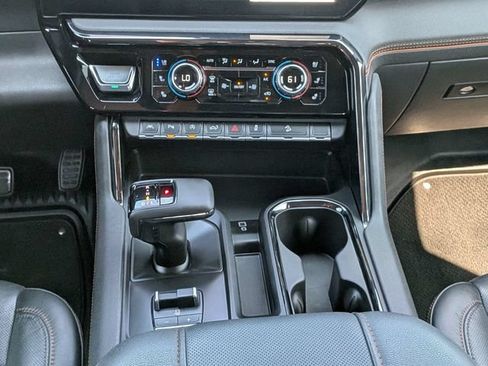 Used 2024 GMC Sierra 1500 AT4 w/ Technology Package AWD/4WD image 18
