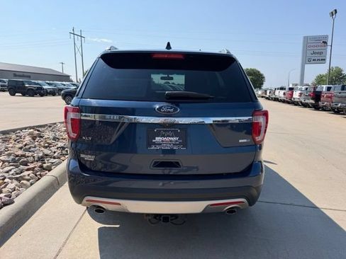 Used 2016 Ford Explorer XLT w/ Equipment Group 202A AWD/4WD image 7